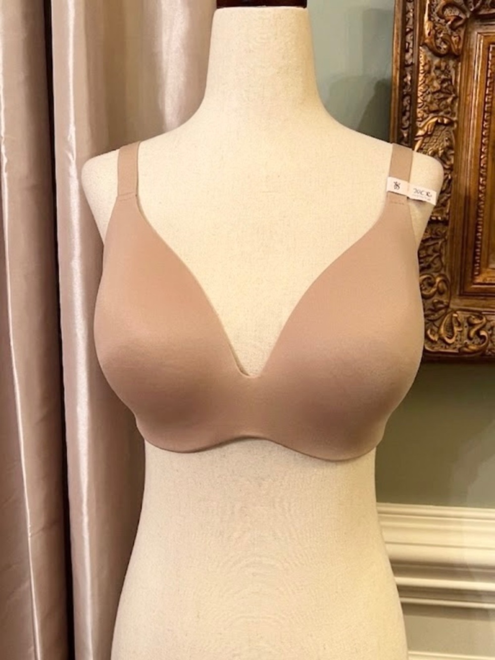 NWT Victoria's Secret Infinity Flex LIghtly Lined Wireless Plunge Bra Nude 36DD